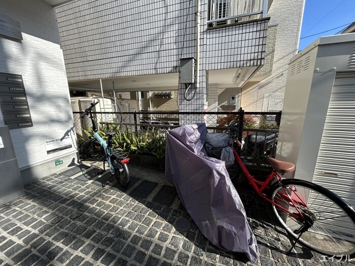 物件外観写真5　(駐輪場)