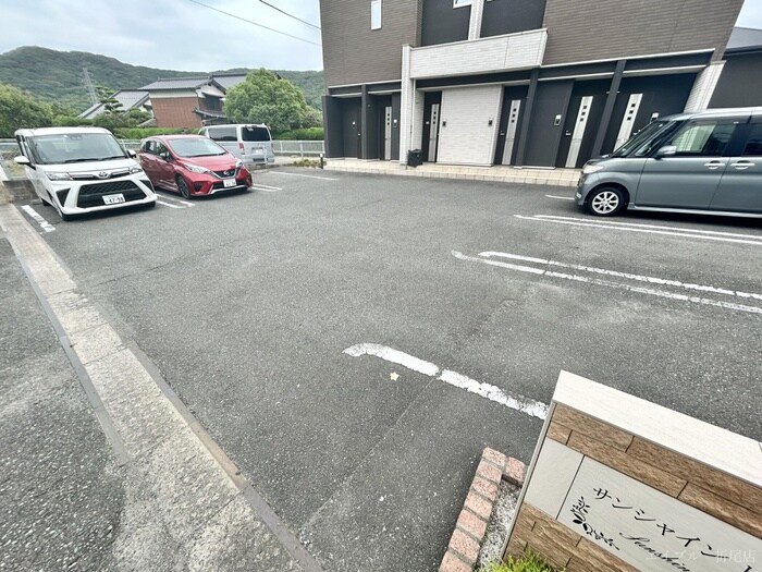 物件外観写真2　(駐車場)