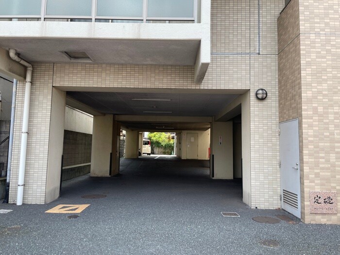 物件外観写真2　(駐車場)