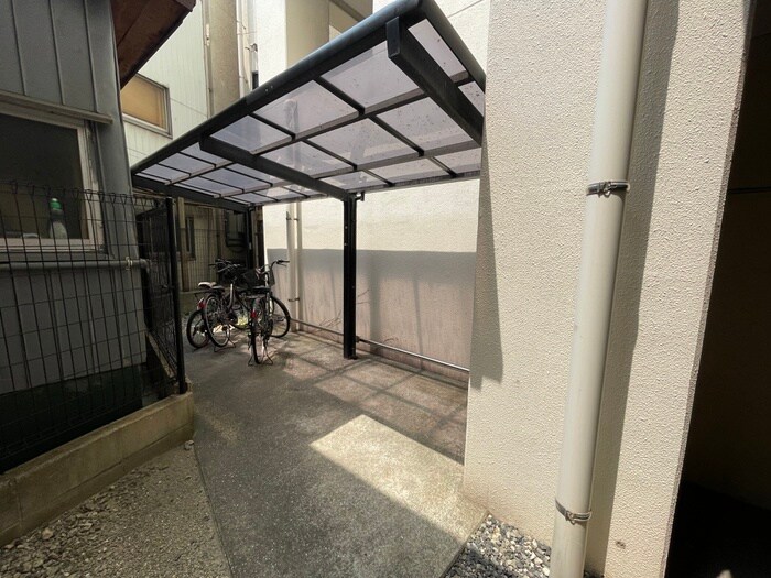 物件外観写真3　(駐輪場)