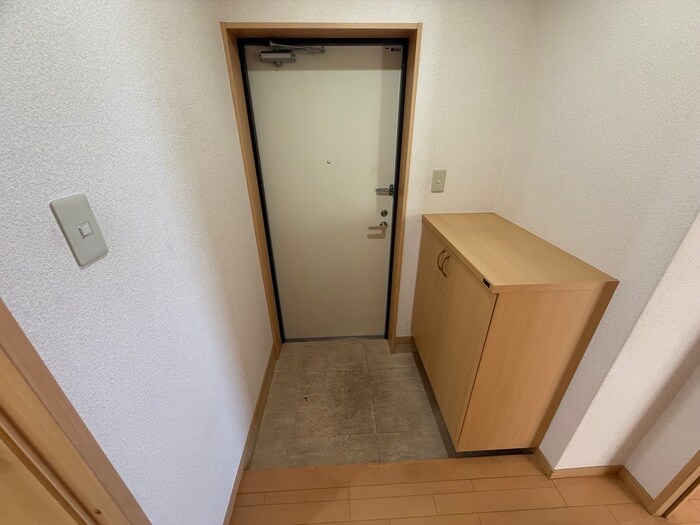 物件内観写真10　(玄関)