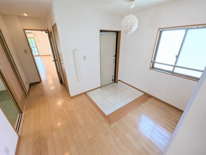 物件内観写真10　(玄関)