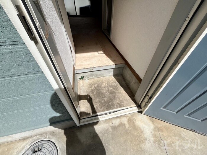 物件内観写真9　(玄関)