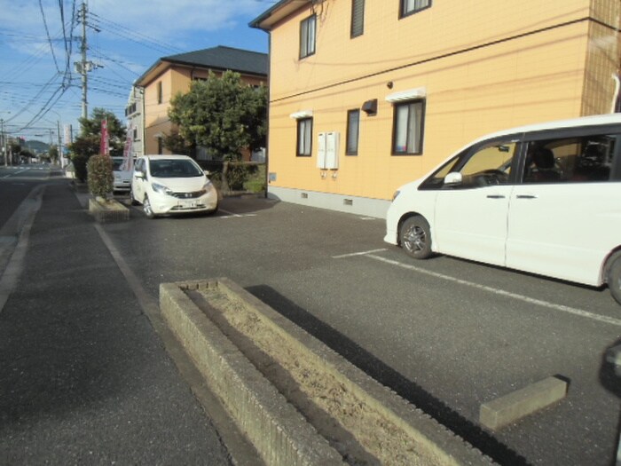 物件外観写真3　(駐車場)