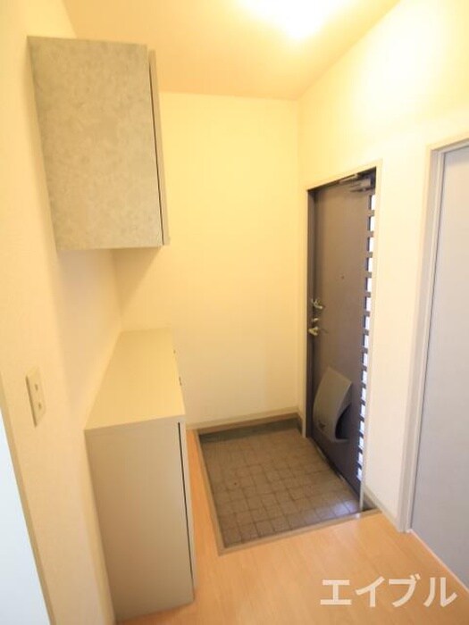 物件内観写真13　(玄関)