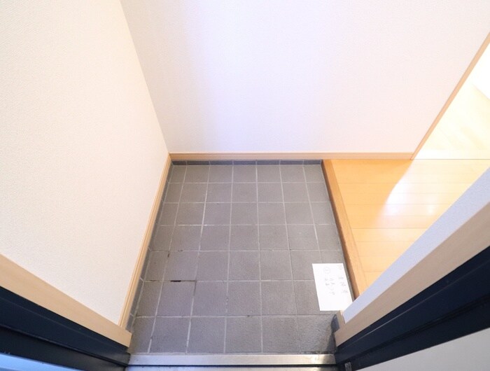 物件内観写真12　(玄関)