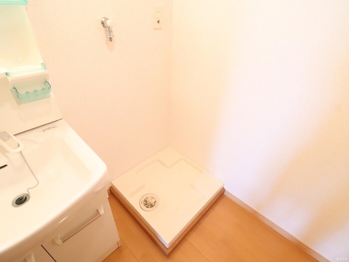 物件内観写真13　(洗濯機置場)