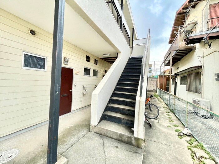 物件外観写真3　(エントランス部分)