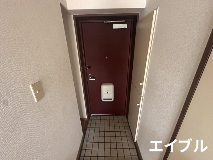 物件内観写真12　(玄関)