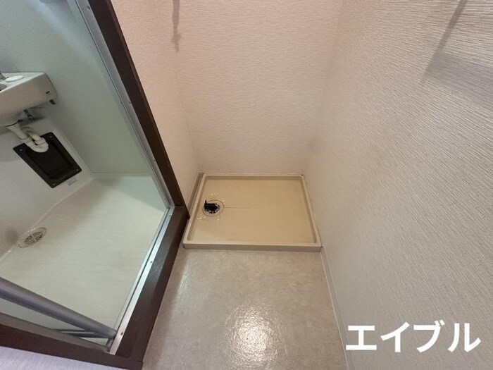 物件内観写真15　(洗濯機置場)