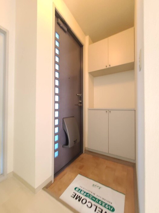 物件内観写真9　(玄関)