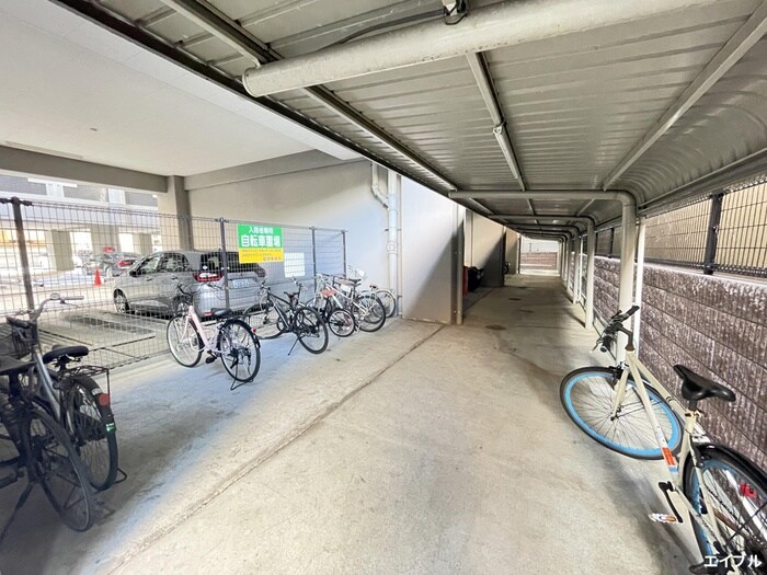 物件外観写真5　(駐輪場)
