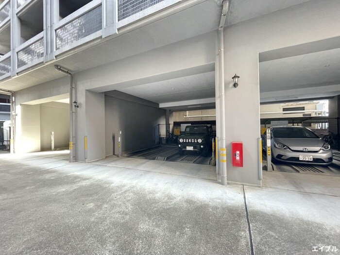 物件外観写真6　(駐車場)