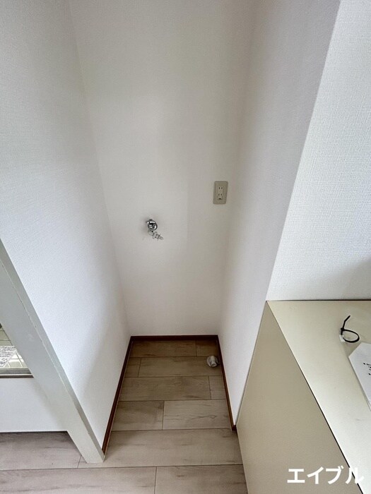 物件内観写真11　(洗濯機置場)