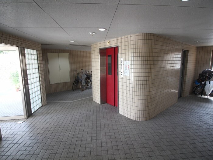 物件外観写真2　(エントランス部分)