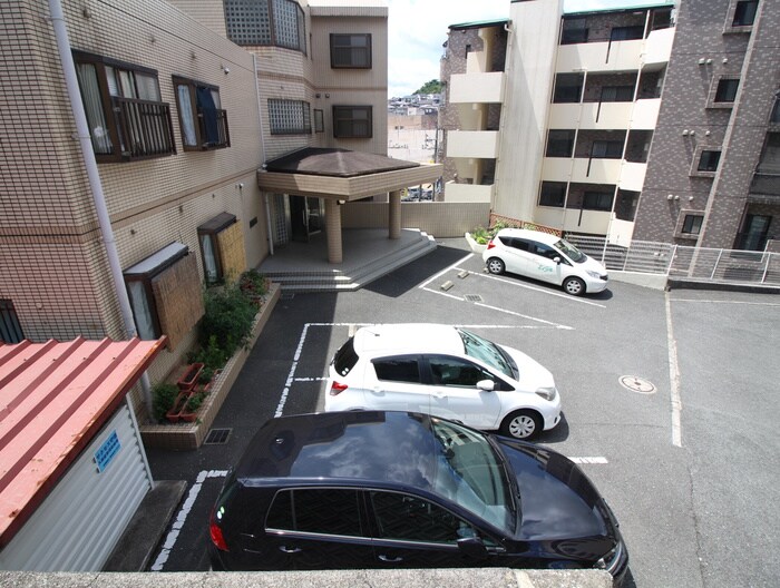 物件外観写真6　(駐車場)