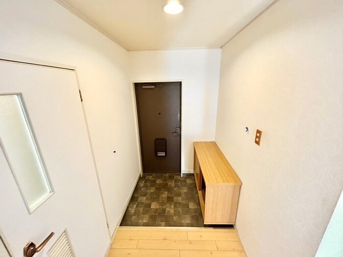 物件内観写真16　(玄関)