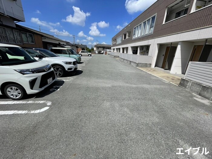 物件外観写真2　(駐車場)