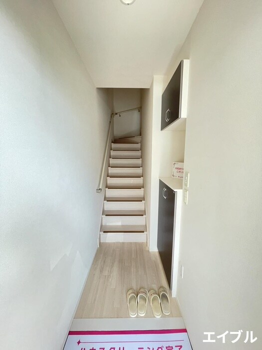 物件内観写真13　(玄関)