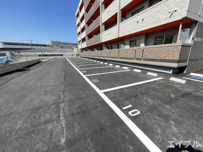 物件外観写真3　(駐車場)