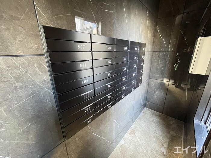 物件外観写真6　(エントランス部分)