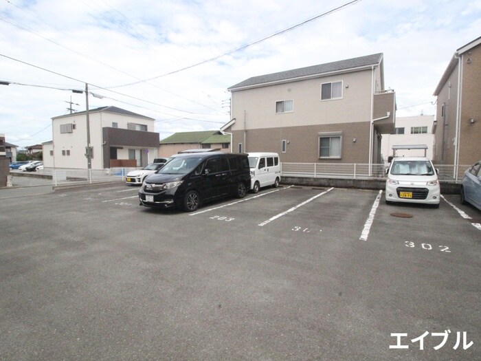 物件外観写真2　(駐車場)