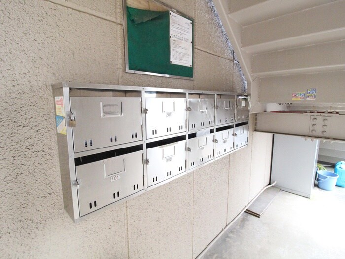 物件外観写真4　(エントランス部分)