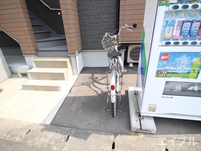 物件外観写真4　(駐輪場)