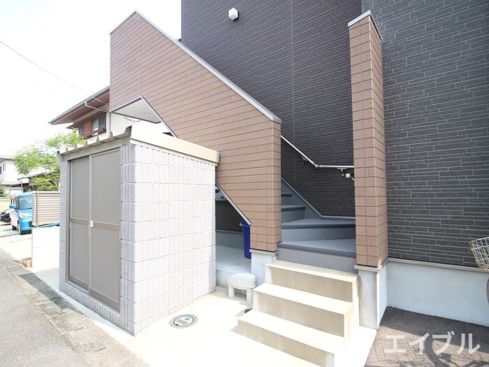 物件外観写真5　(エントランス部分)