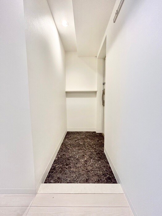 物件内観写真18　(玄関)