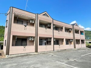 ﾘﾊﾞｰｻｲﾄﾞｷｬｽﾙ弐番館外観写真