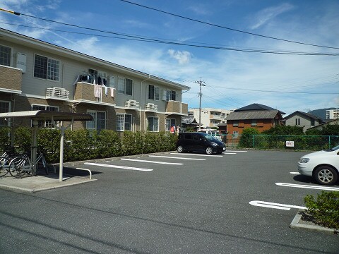 物件外観写真2　(駐車場)