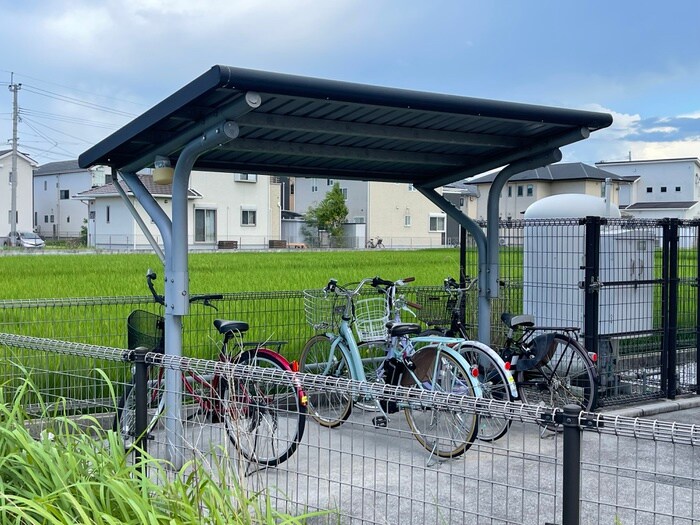 物件外観写真3　(駐輪場)