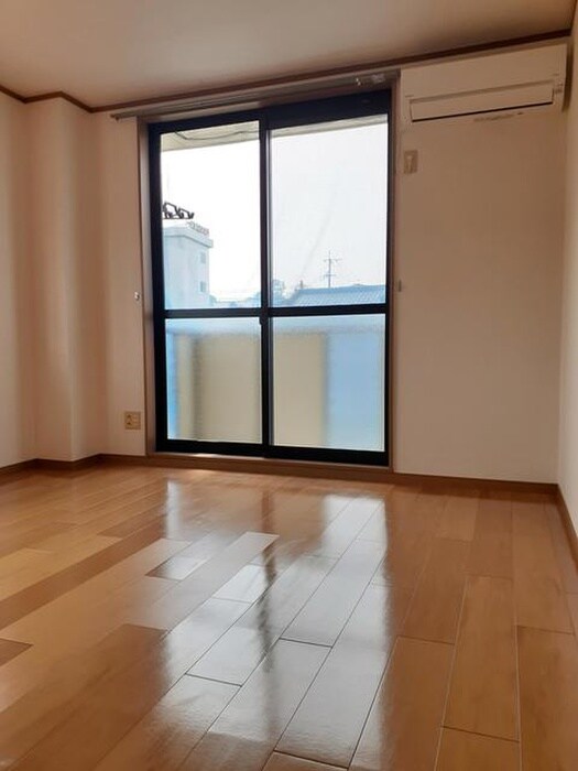 物件内観写真2　(居室)