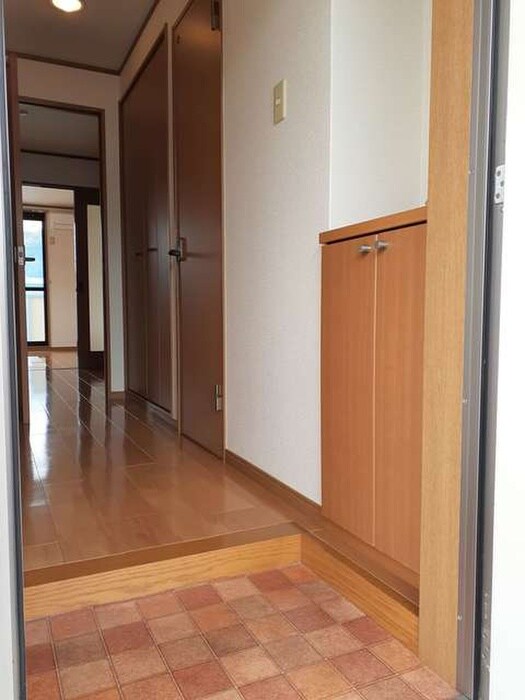 物件内観写真6　(玄関)