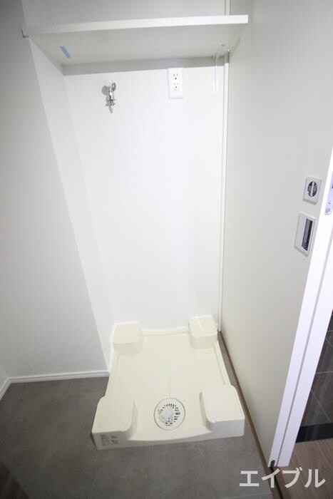 物件内観写真14　(洗濯機置場)
