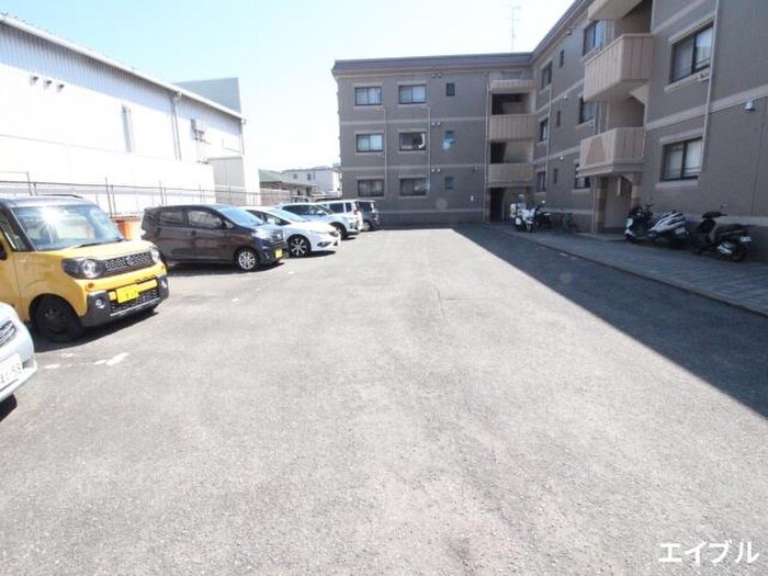 物件外観写真4　(駐車場)