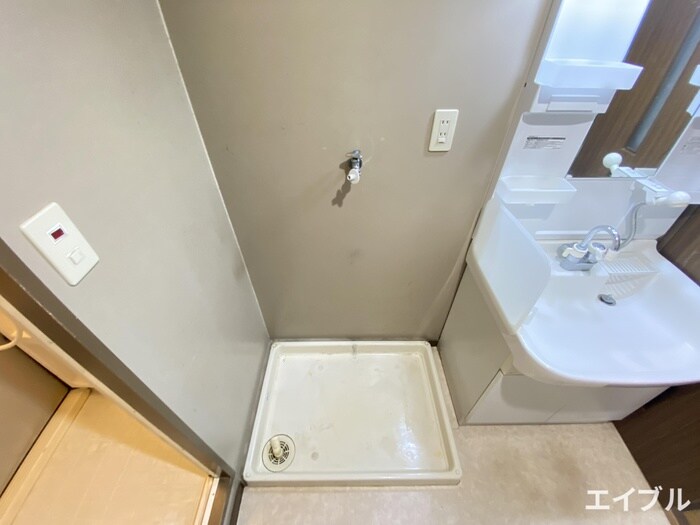 物件内観写真16　(洗濯機置場)