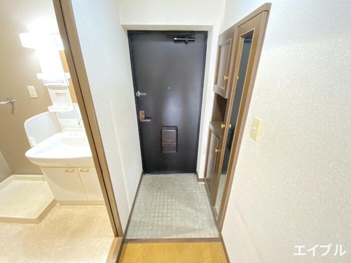 物件内観写真18　(玄関)