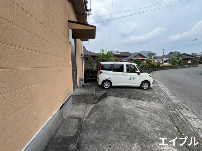 物件外観写真3　(駐車場)