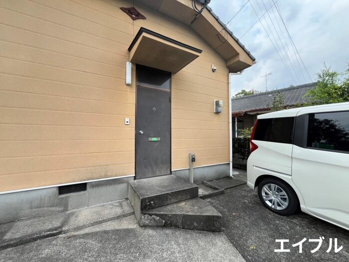 物件外観写真5　(エントランス部分)