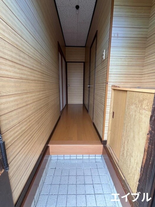 物件内観写真10　(玄関)