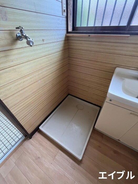 物件内観写真15　(洗濯機置場)