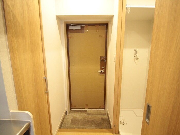 物件内観写真13　(玄関)