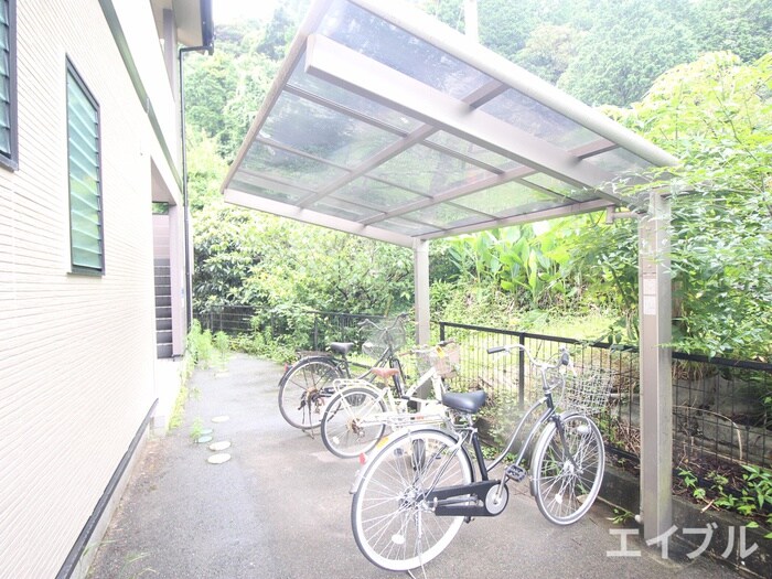 物件外観写真4　(駐輪場)