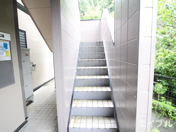 物件外観写真5　(エントランス部分)