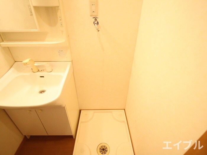 物件内観写真11　(洗濯機置場)