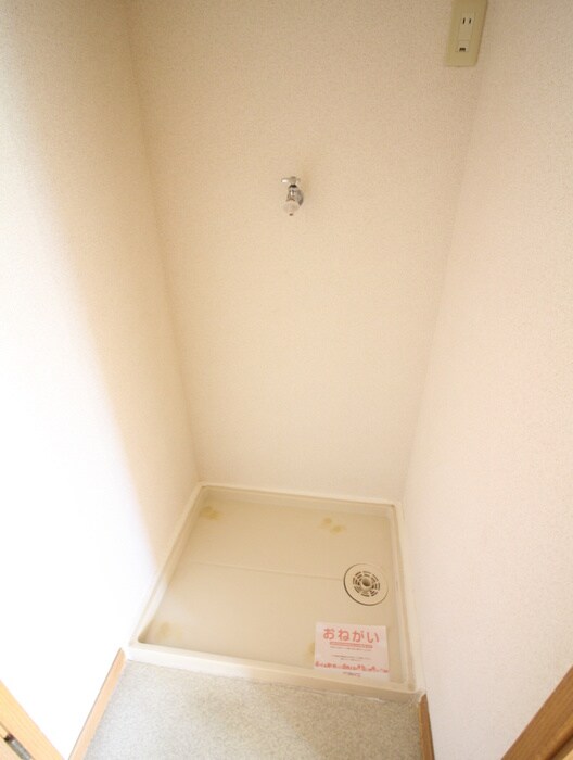 物件内観写真9　(洗濯機置場)