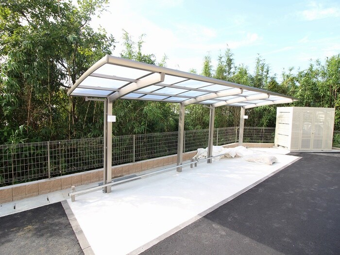 物件外観写真3　(駐輪場)