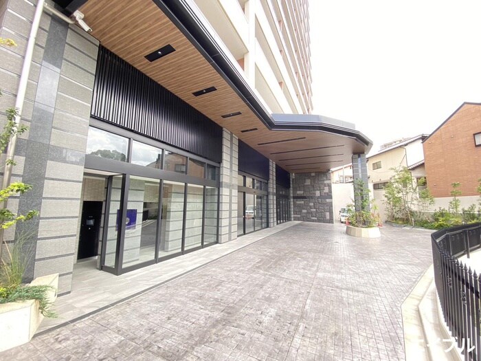 物件外観写真4　(エントランス部分)